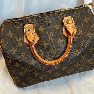 EUC: Louis Vuitton Speedy 25